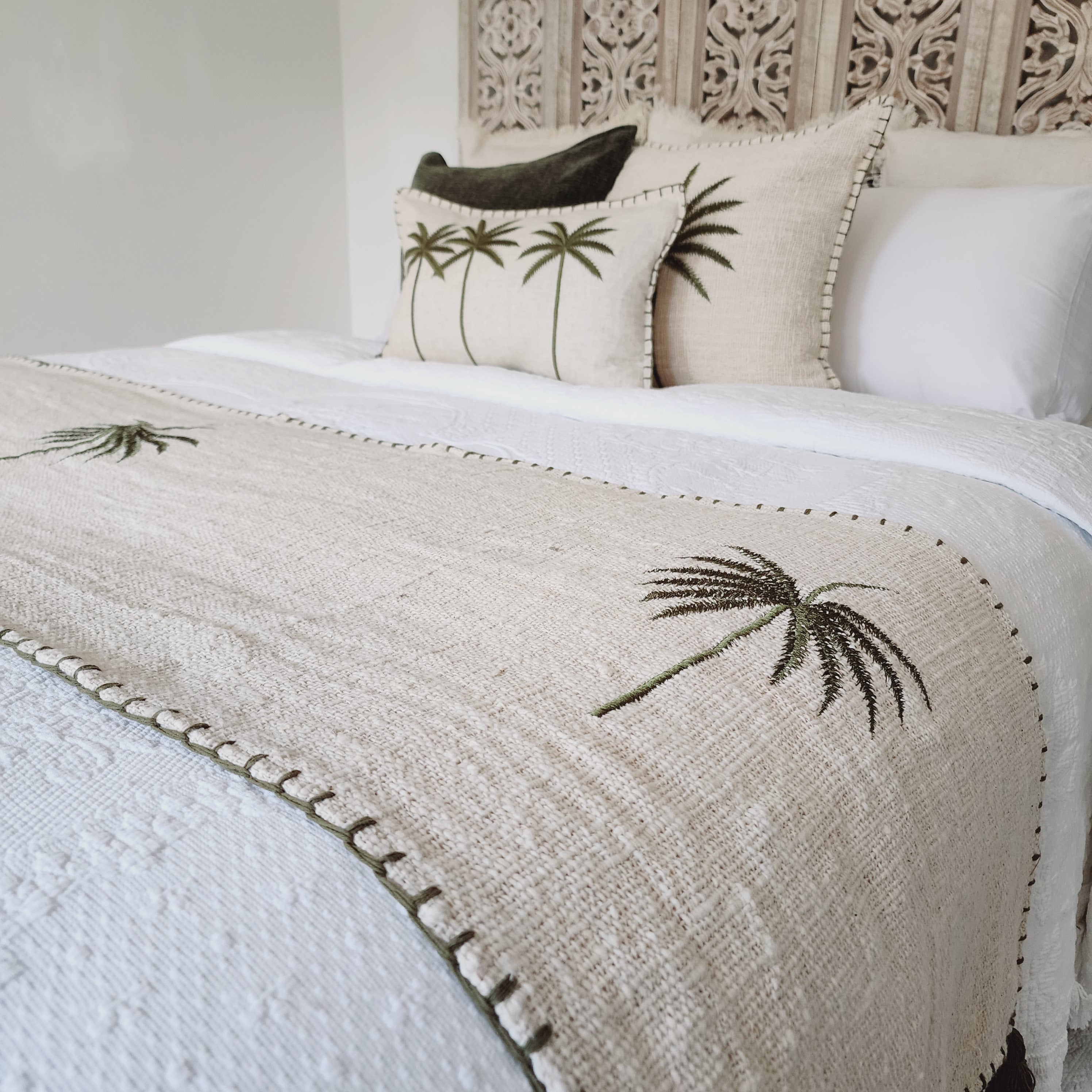 Coastal Husk Bed Runner | Emerald Palm