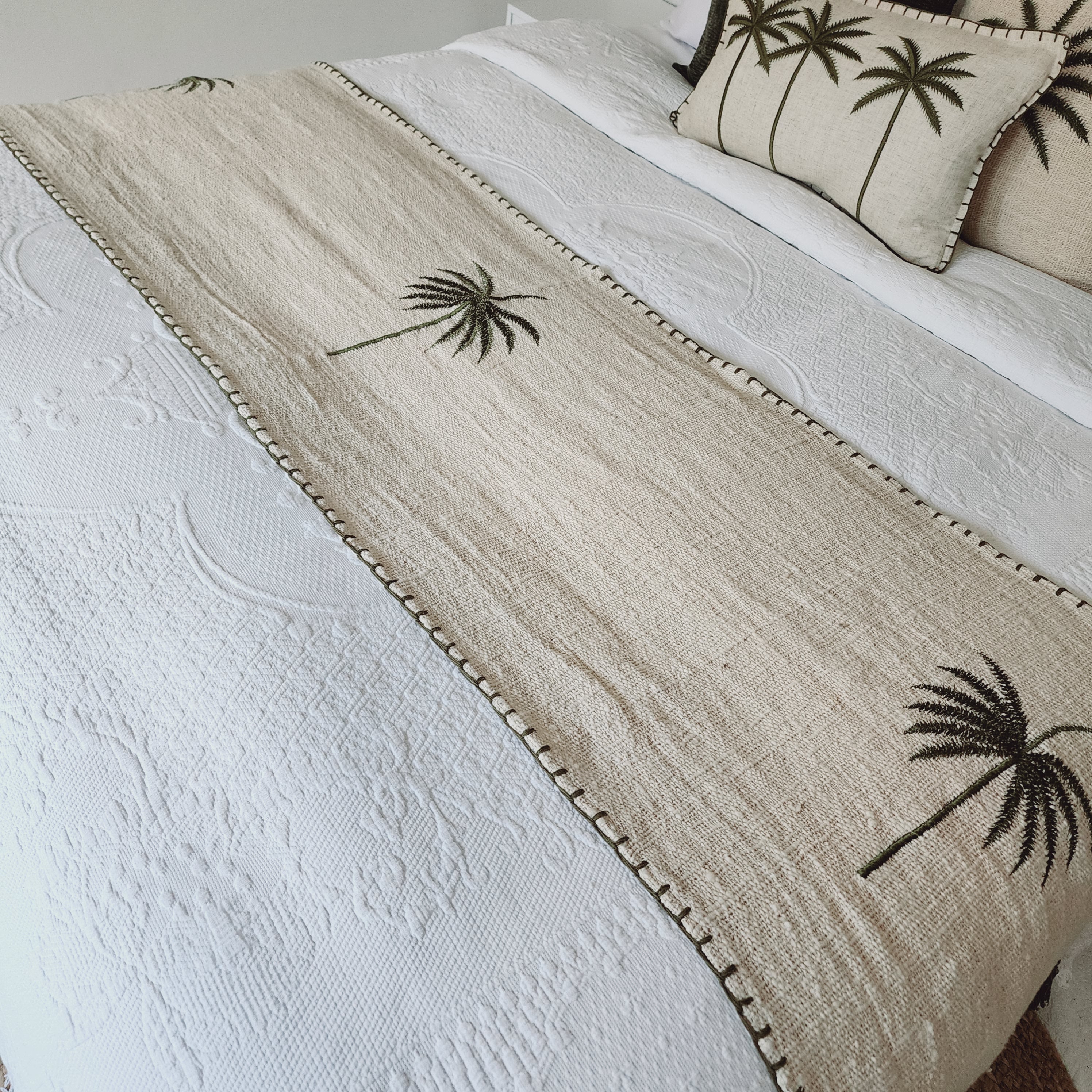 Coastal Husk Bed Runner | Emerald Palm