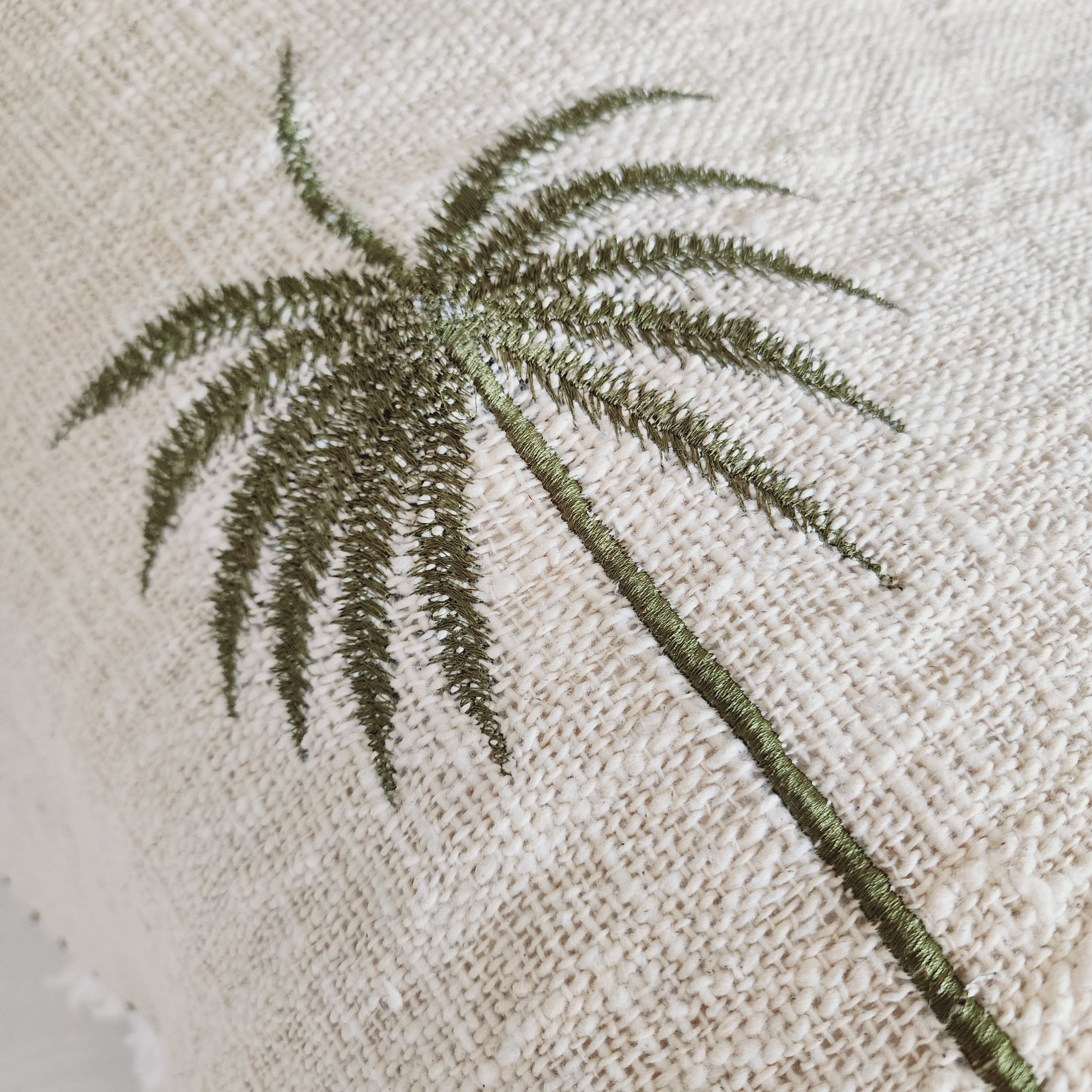 Coastal Husk Bed Runner | Emerald Palm