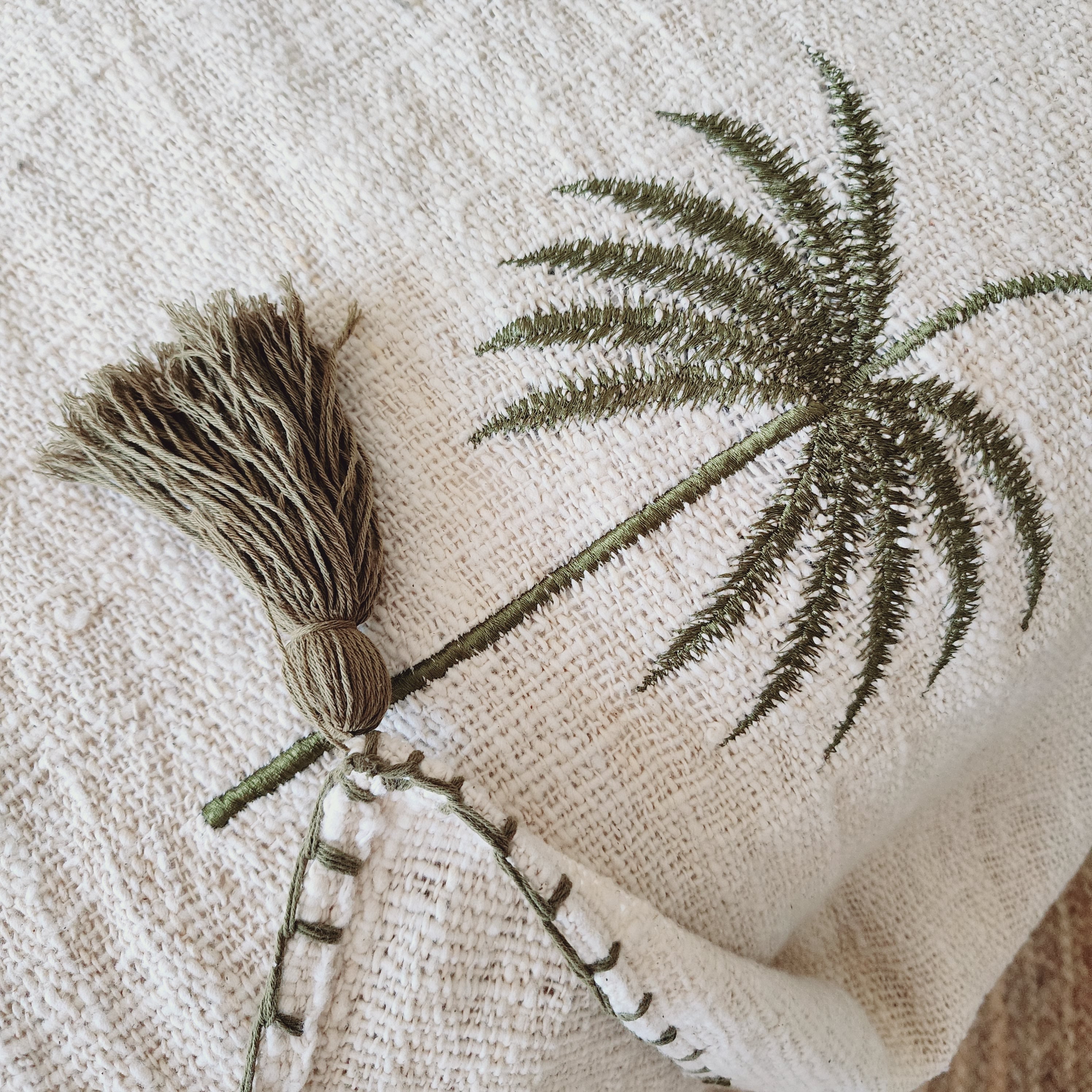 Coastal Husk Bed Runner | Emerald Palm